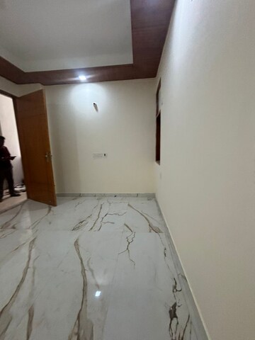 Room in 2 BHK Builder Floor at Paryavaran Complex – for Sale
