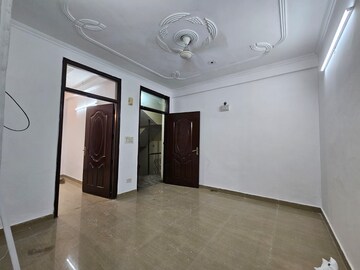 Room in 2 BHK Builder Floor at Paryavaran Complex – for Sale