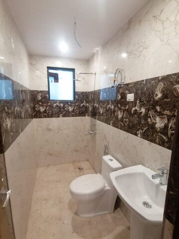 Bathroom in 3.5 BHK Builder Floor at Uppal Southend, Sector 49 – for Sale
