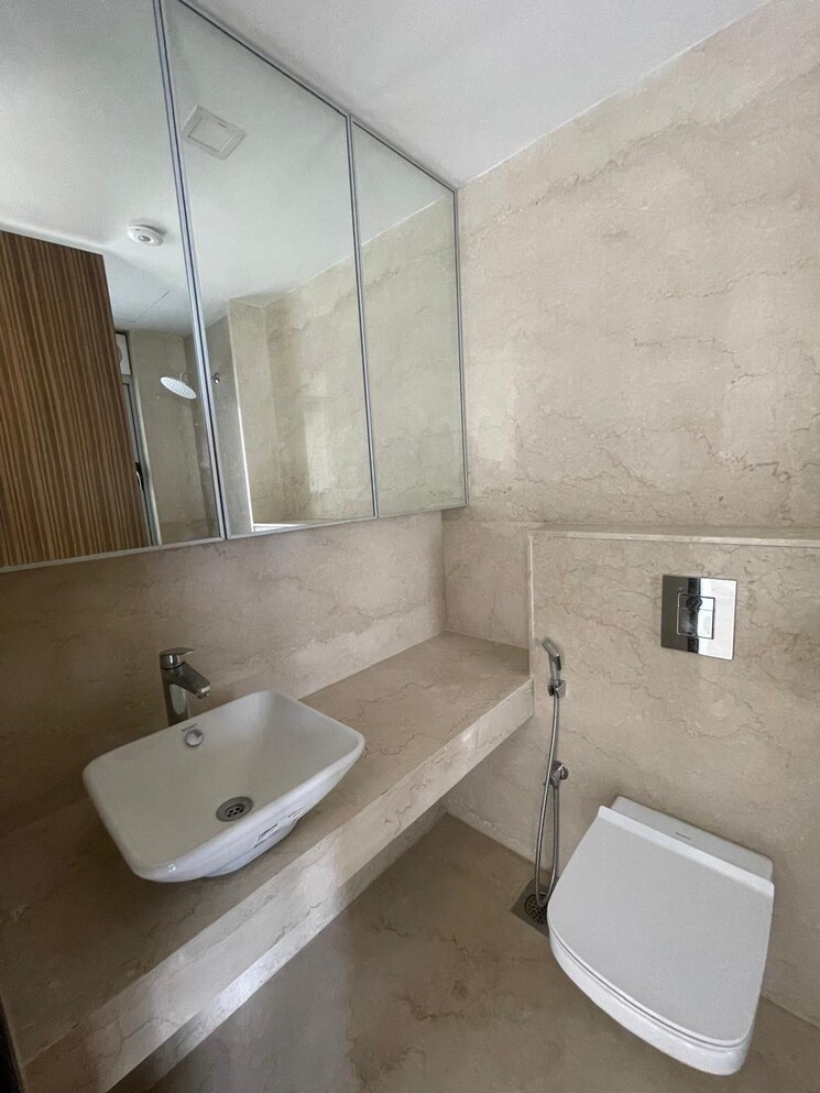 Bathroom, lodha-azzuro 2 Bedroom 850 Sq.Ft. Apartment In Parel Mumbai 7399303