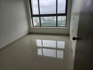 Room in 2 BHK Apartment at Kalpataru Paramount, Kapur Bawdi – for Sale