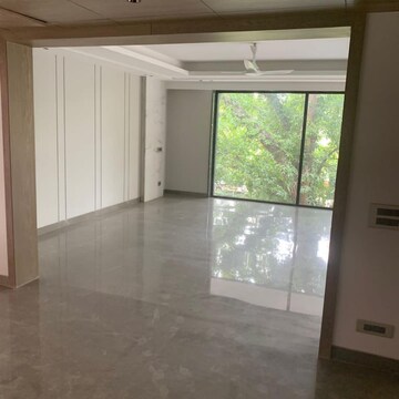 Room in 4 BHK Builder Floor at Defence Colony – for Sale