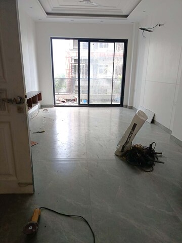 Room in 3 BHK Builder Floor at BPTP Eden Estate, Sector 81 – for Sale