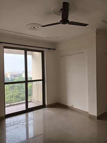 Room in 2 BHK Apartment at Unitech Uniworld Gardens 2, Sector 47 – for Sale