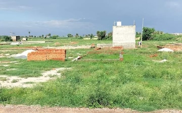 Plot For Sale in Bhopani Village