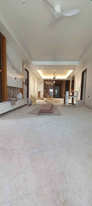 Room in 4 BHK Apartment at Vaibhavi Sai Vaibhavi Valero, Jubilee Hills – for Sale