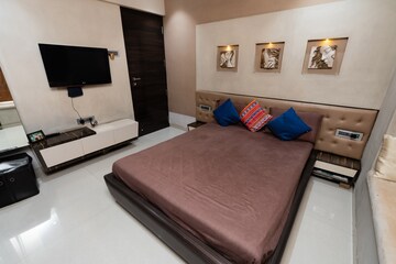Bedroom in 5 BHK Apartment at Dosti Group Imperia, Manpada – for Sale