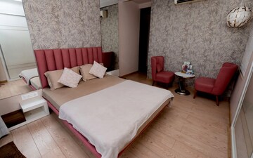 Bedroom in 5 BHK Apartment at Dosti Group Imperia, Manpada – for Sale