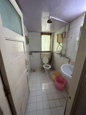 Bathroom in 3 BHK Apartment at Varuna Vasundhara Apartment, Santacruz West – for Sale