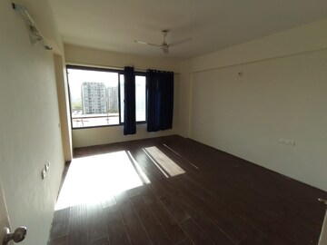 Room in 4 BHK Apartment at Vaishnodevi Circle – for Sale