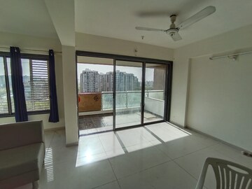 Room in 4 BHK Apartment at Vaishnodevi Circle – for Sale