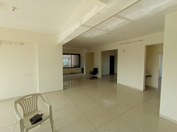 Room in 4 BHK Apartment at Vaishnodevi Circle – for Sale