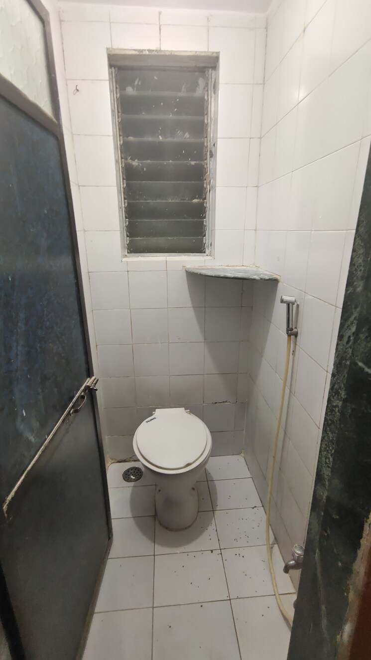Bathroom, triveni-vasant-vihar-chs 1 Bedroom 420 Sq.Ft. Apartment In Vasant Vihar Thane 7400600