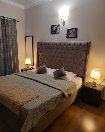 Bedroom in 4 BHK Apartment at DLF The Belaire, Sector 54 – for Sale