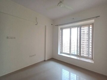Room in 3 BHK Apartment at Dosti Group Imperia, Manpada – for Sale