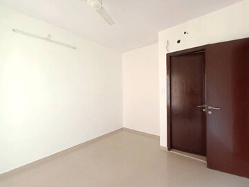 Room in 3 BHK Apartment at Dosti Group Imperia, Manpada – for Sale