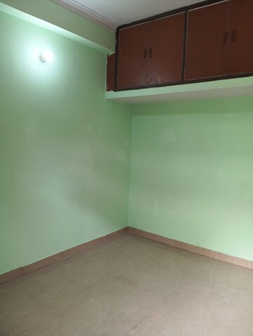 Room in 1.5 BHK Builder Floor at Shalimar Garden Extension I – for Rent
