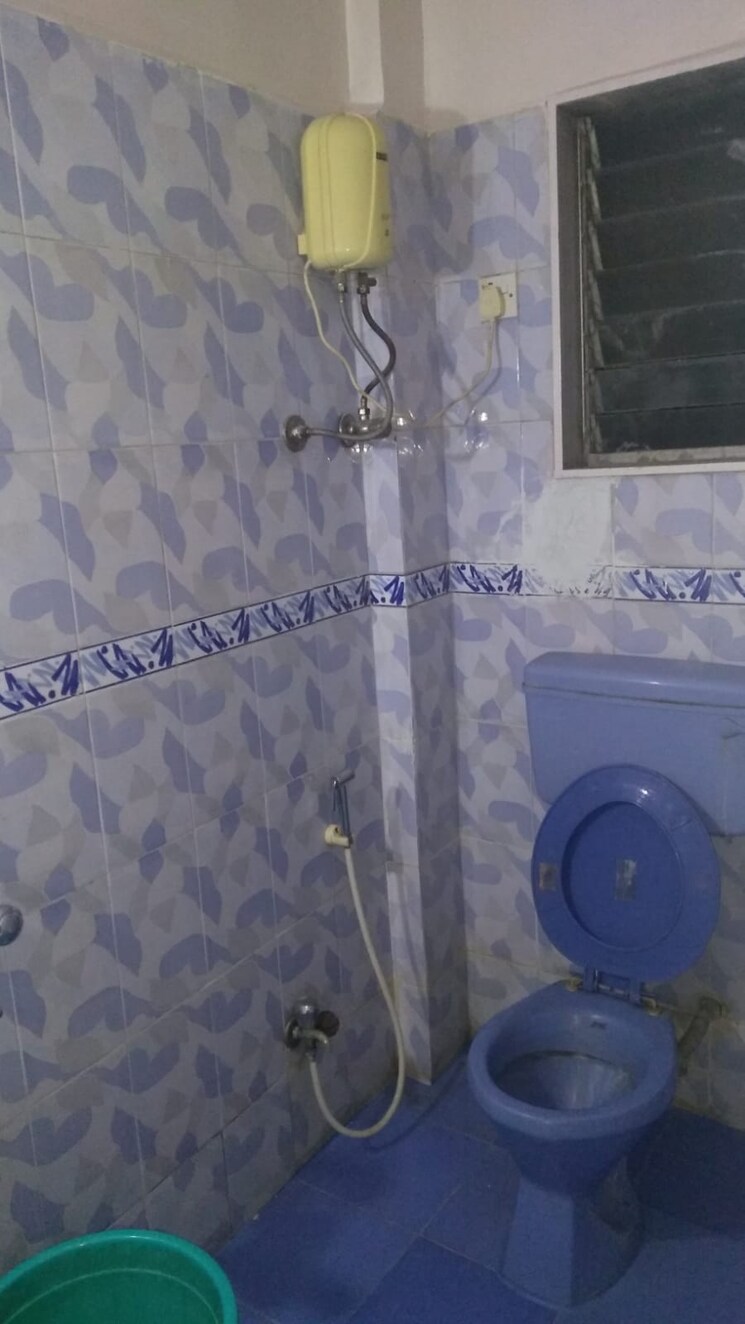 Bathroom, jheel-darshan-apartment 2 Bedroom 980 Sq.Ft. Apartment In Powai Mumbai 7401112