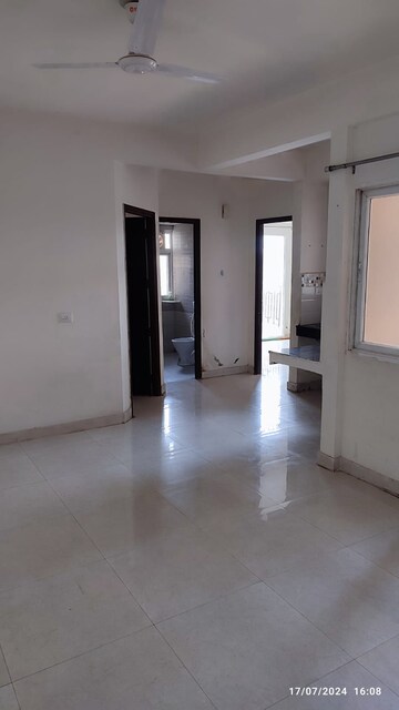 Room in 2 BHK Apartment at Signature Orchard Avenue 2, Sector 93 – for Sale