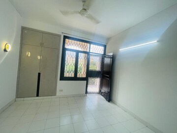 Room in 3 BHK Apartment at M3M Golf Estate, Sector 65 – for Sale