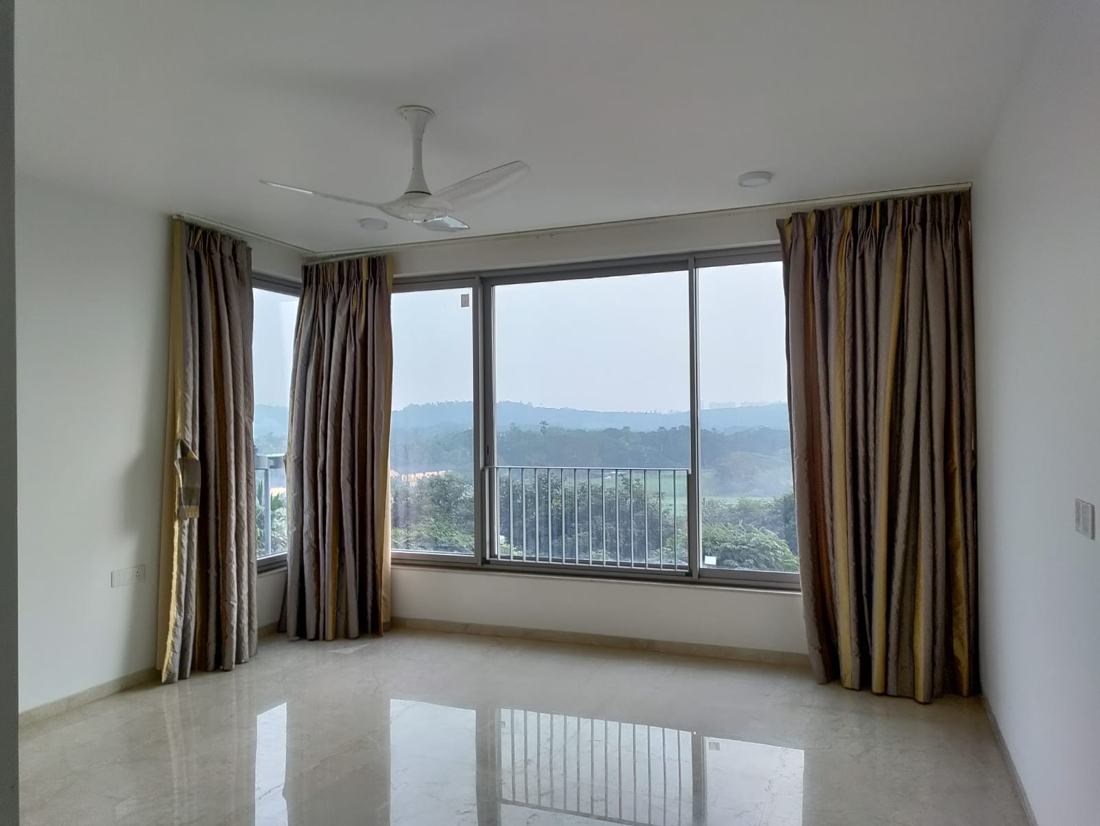 3 BHK Apartment For Rent in Oberoi Realty Esquire Goregaon East Mumbai  7401186