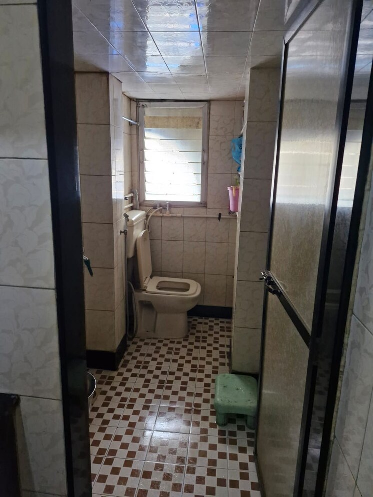 Bathroom, mamta-chs-kandivali-west 2 Bedroom 612 Sq.Ft. Apartment In Kandivali West Mumbai 7401685