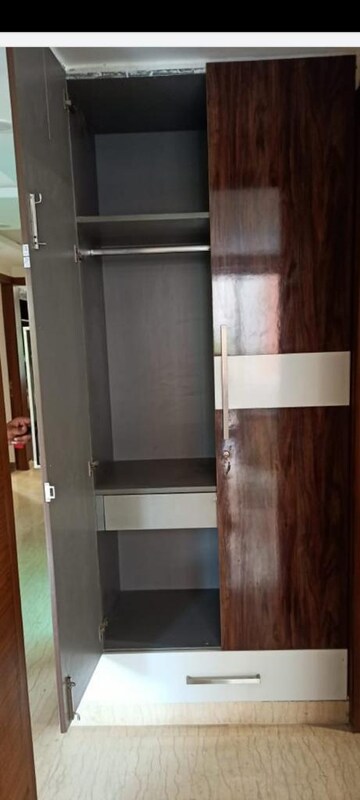 Furnished Amenities in 3 BHK Apartment at Unitech The Close North, Sector 50 – for Sale