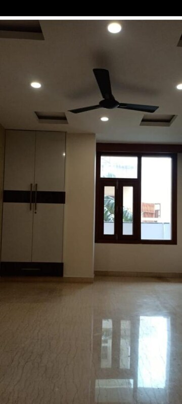 Room in 3 BHK Apartment at Unitech The Close North, Sector 50 – for Sale