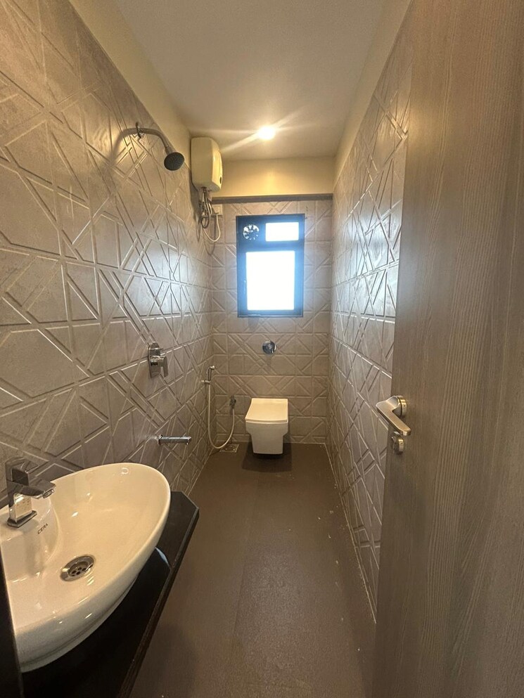 Bathroom, divine-heights-bandra-west 1 Bedroom 475 Sq.Ft. Apartment In Bandra West Mumbai 7402201