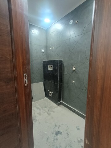 Furnished Amenities in 3 BHK Builder Floor at Uttam Nagar – for Sale