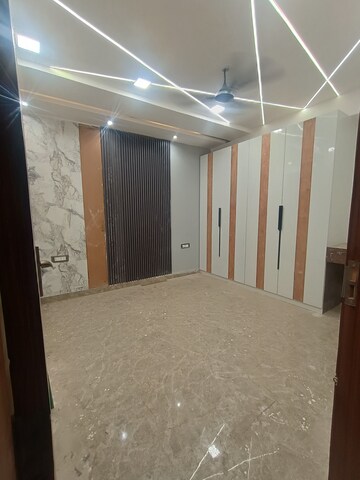 Furnished Amenities in 3 BHK Builder Floor at Uttam Nagar – for Sale