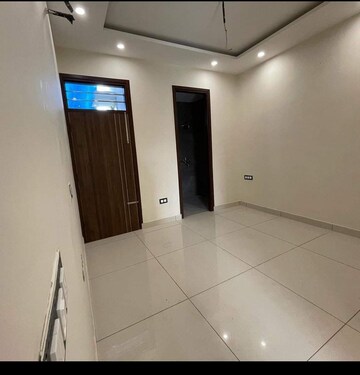Building Lobby in 3 BHK Builder Floor at Puri Kohinoor, Sector 89 – for Sale