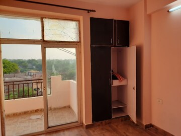 Room in 2 BHK Apartment at Zeta I Greater Noida – for Sale