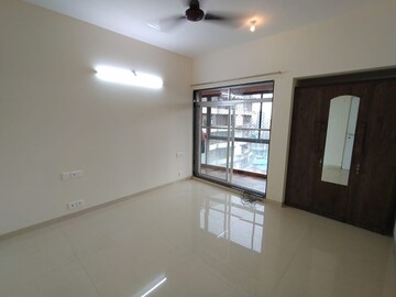 Room in 1 BHK Apartment at Lodha Amara, Kolshet Road – for Sale