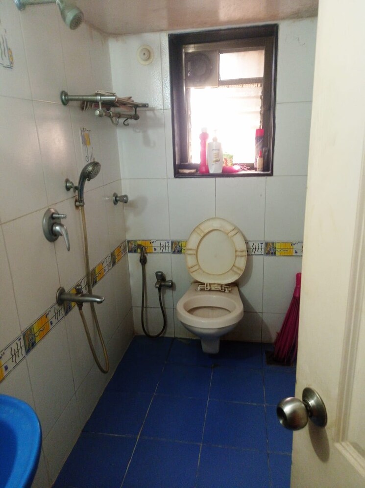 Bathroom, thapar-suburbia 2 Bedroom 720 Sq.Ft. Apartment In Chembur Mumbai 7402659