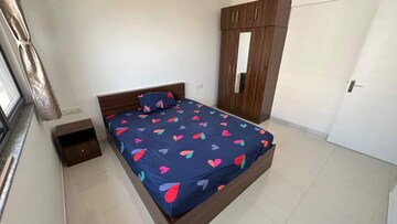 Room in 1.5 BHK Apartment at Amanora Gold Towers, Hadapsar – for Sale