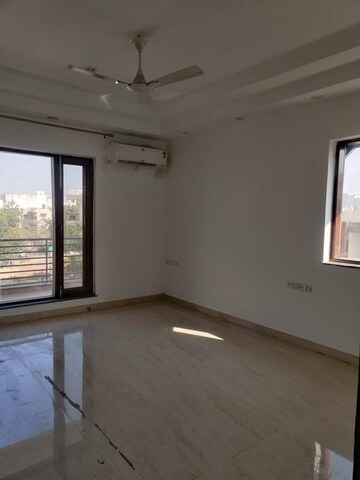 Room in 2 BHK Apartment at Signature Global Synera, Sector 81 – for Sale
