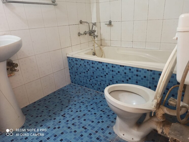 Bathroom, laxmi-kunj-dadar 2 Bedroom 800 Sq.Ft. Apartment In Dadar West Mumbai 7403917