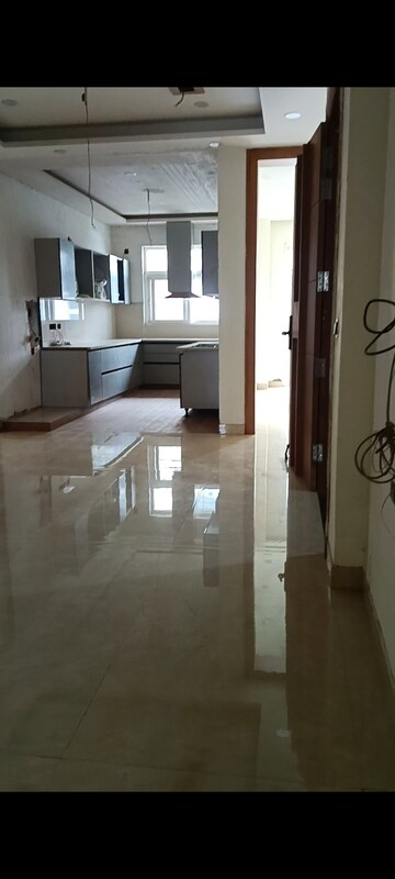 Kitchen in 4 BHK Builder Floor at BPTP Eden Estate, Sector 81 – for Sale