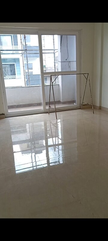 Room in 4 BHK Builder Floor at BPTP Eden Estate, Sector 81 – for Sale