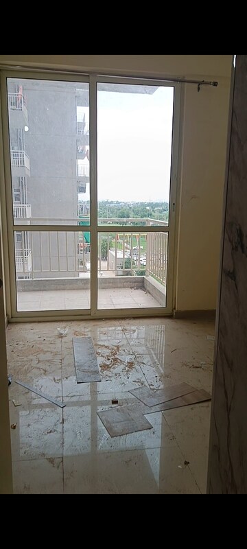 Room in 3 BHK Apartment at Conscient Habitat Residences, Sector 78 – for Sale