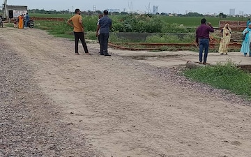 Plot For Sale in Bhopani Village