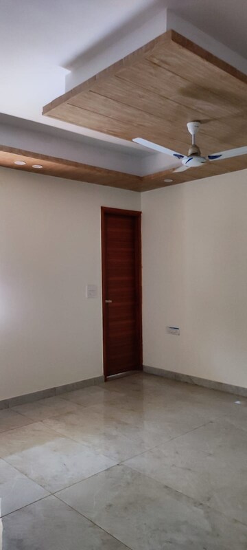 Room in 3 BHK Builder Floor at BPTP District, Sector 81 – for Sale