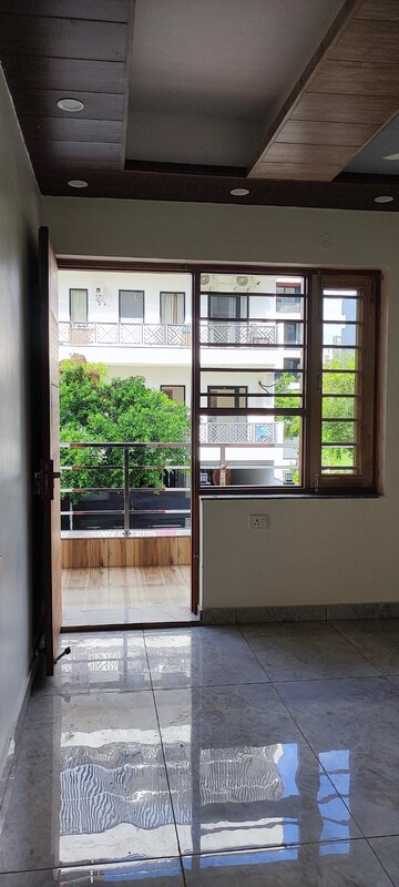 Room in 3 BHK Builder Floor at BPTP District, Sector 81 – for Sale