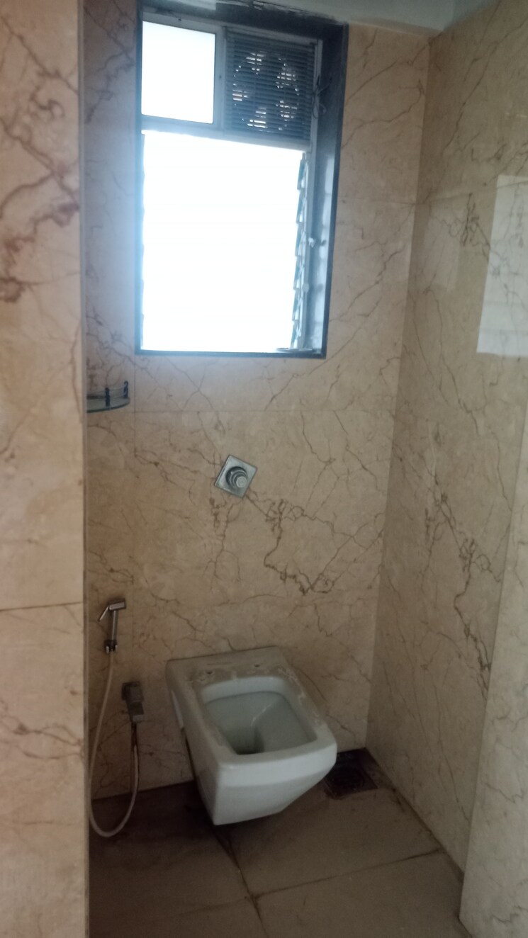 Bathroom, kabra-aurum 4 Bedroom 1200 Sq.Ft. Apartment In Goregaon West Mumbai 7406003