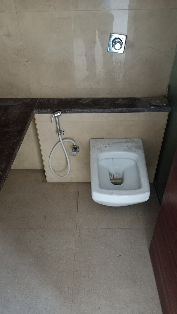 Bathroom, kabra-aurum 4 Bedroom 1200 Sq.Ft. Apartment In Goregaon West Mumbai 7406003