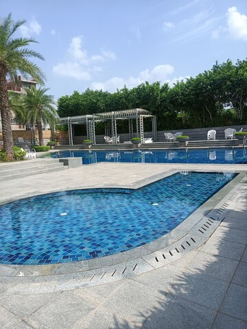 Swimming Pool in 3 BHK Apartment at DLF The Skycourt, Sector 86 – for Sale