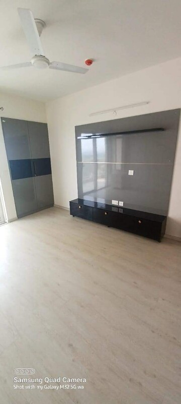 Room in 2 BHK Apartment at M3M Flora 68, Sector 68 – for Sale