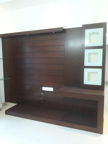Room in 3 BHK Apartment at Vaishnavi Splendour, New Bel Road – for Rent