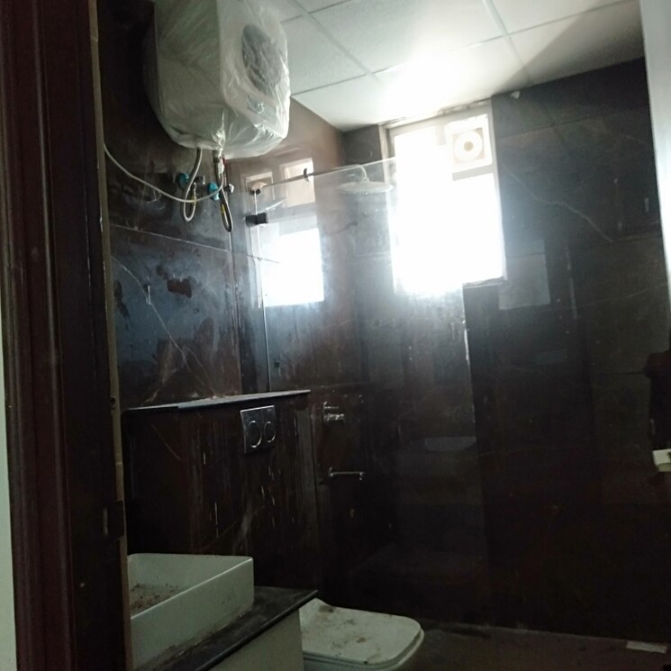 Bathroom, maya-green-lotus-saksham 3 Bedroom 1942 Sq.Ft. Apartment In International Airport Road Zirakpur 7406412